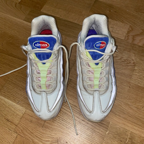 Nike Air Climax Sneakers - Picture 2 of 5